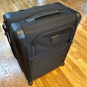 Tumi Continental 4wheel Expandable Carry-on